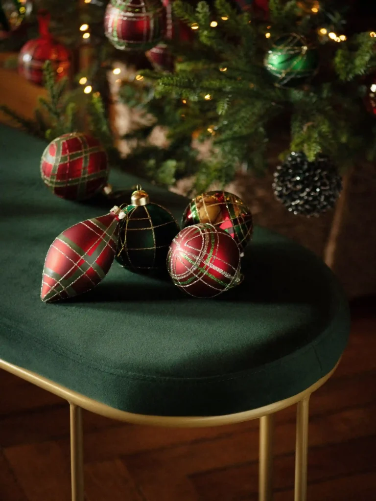 Boule de Noël en verre vert et doré - décoration sapin